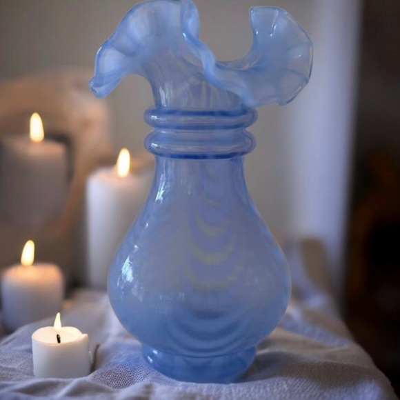 Vintage Provincial Blue Crimped Curtain Vase - Picture 9 of 10